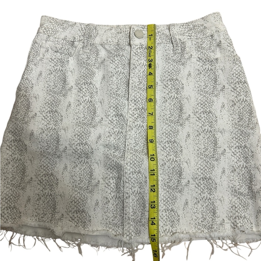 PAIGE Sonoran Snake Jasmine Skirt with Raw Hem, Snakeskin pattern size 27 - Picture 4 of 9